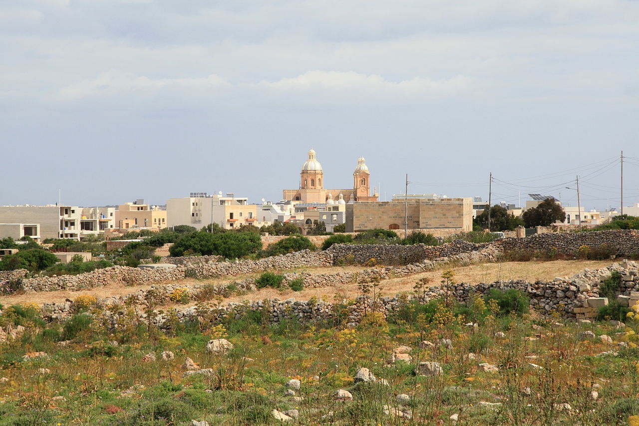 Malta_-_Dingli_(Triq_Panoramika)_02_ies